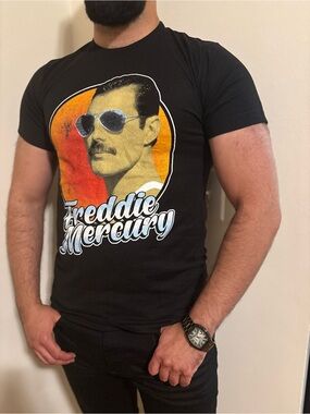 Freddie Mercury Graphic Tee in Black with Vintage Yellow & Orange Print Y2K 🎸